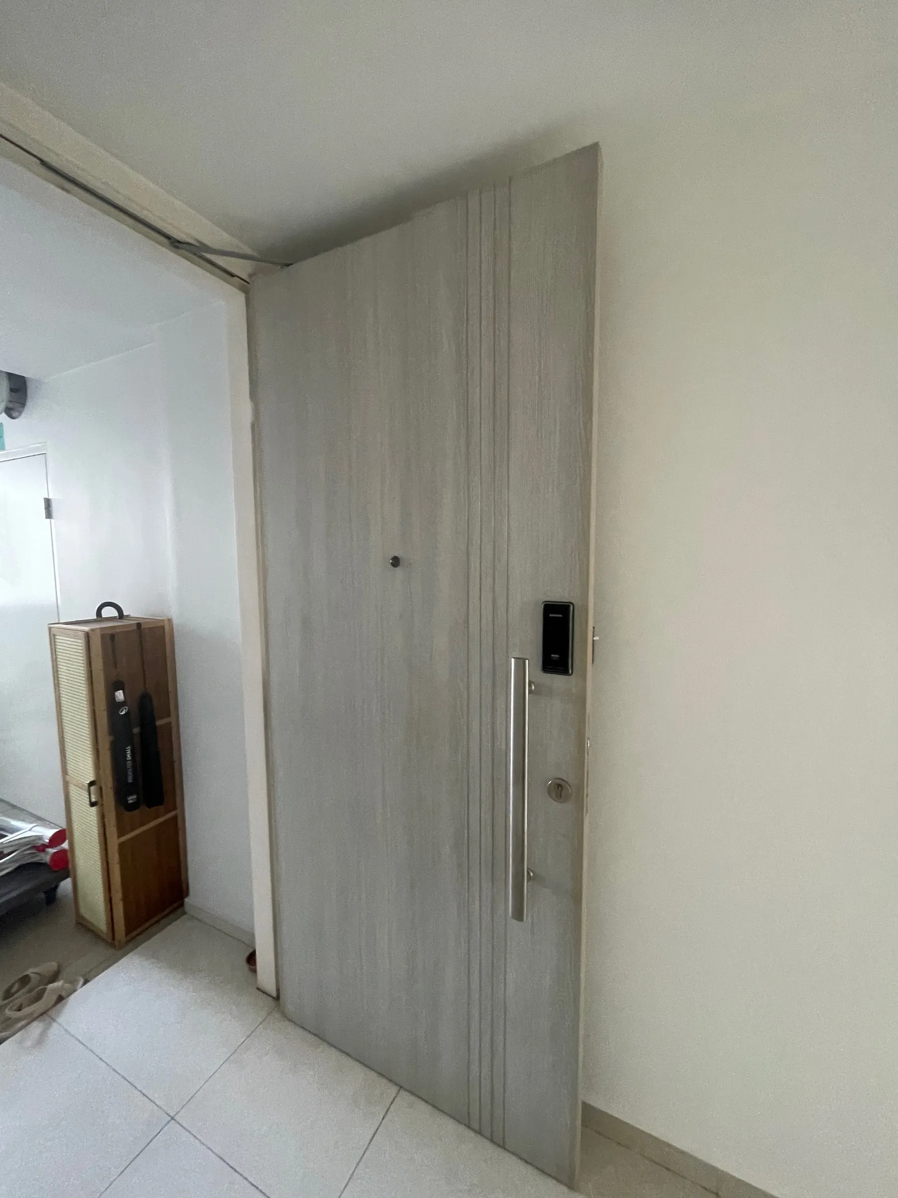 Before: Main door · Sea Esta