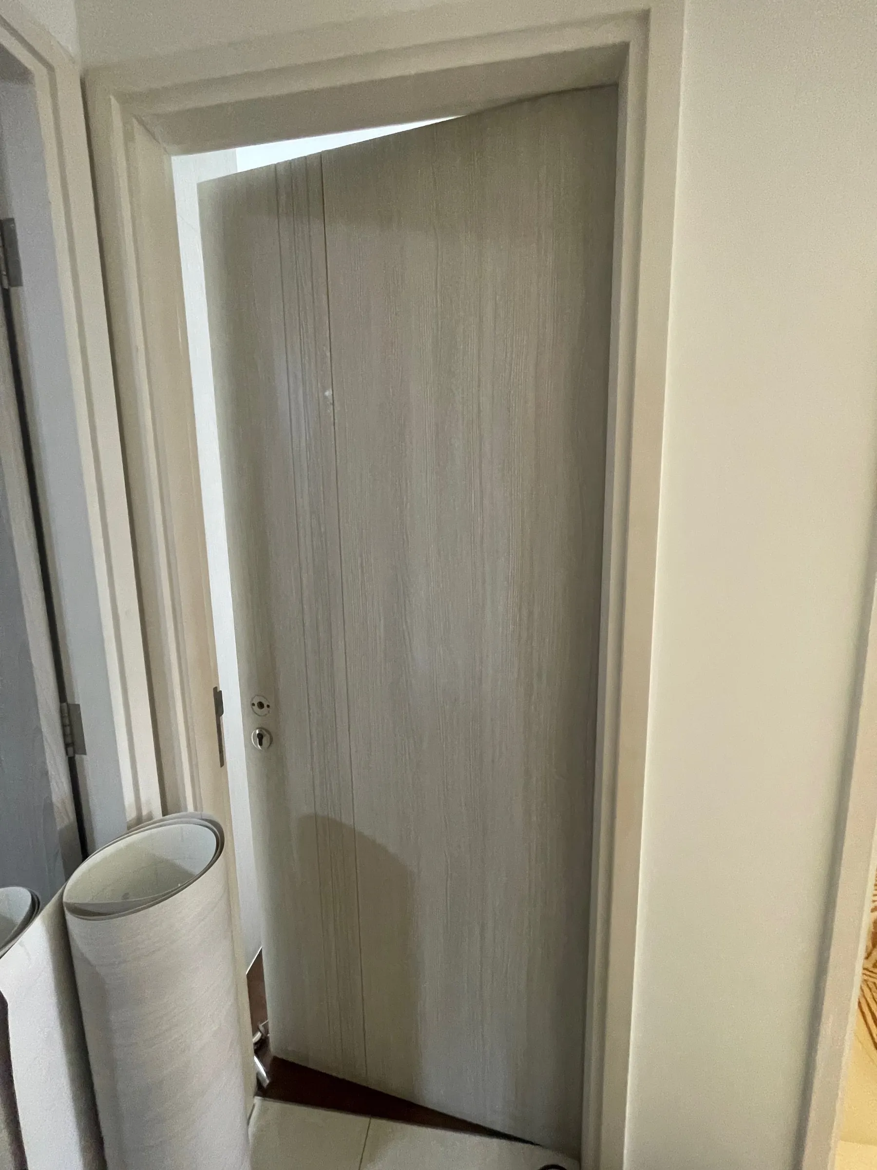 Before: Room doors · Sea Esta